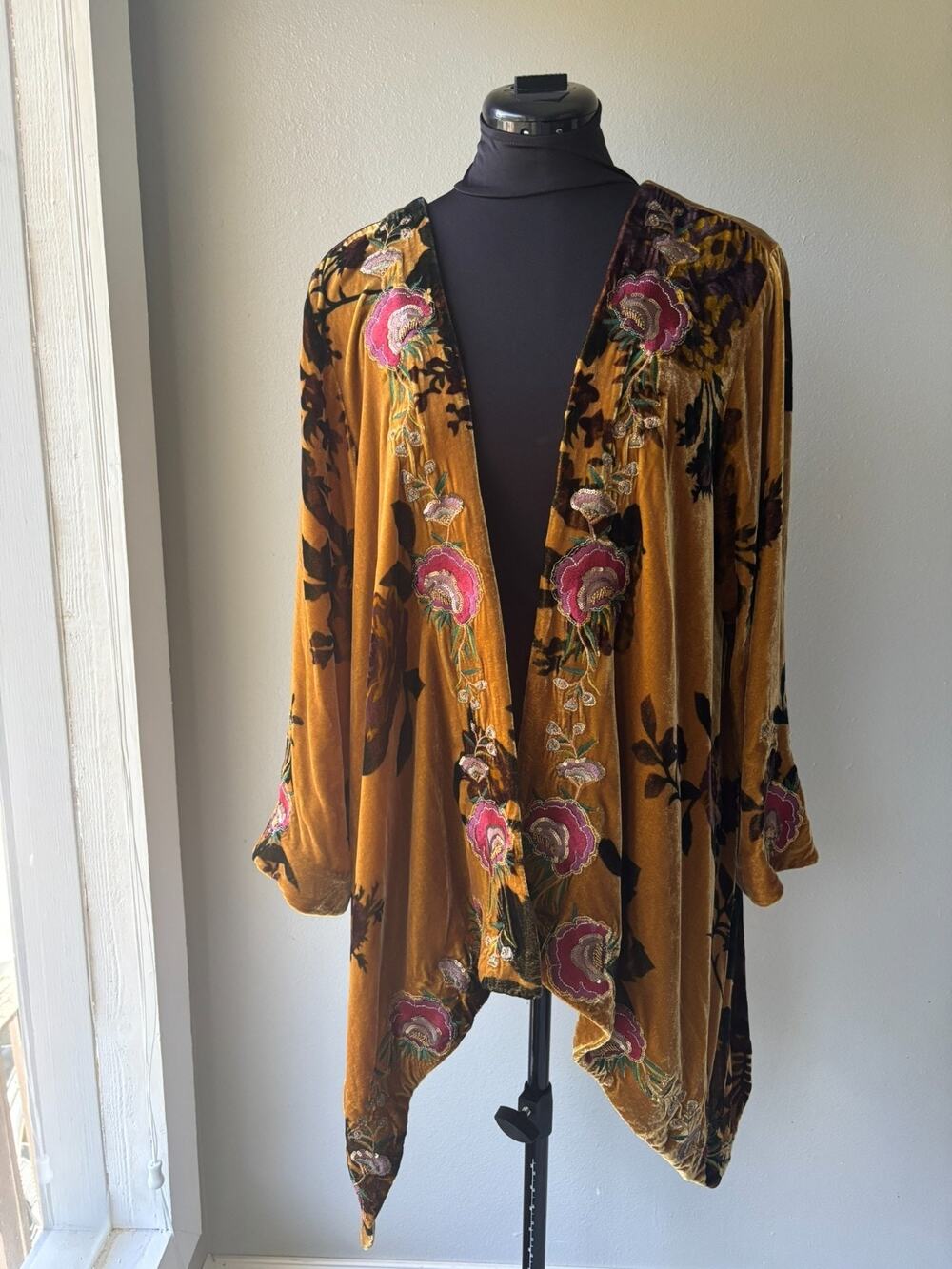 Sundance Gold Velvet Embroidered Silk Blend Kimono Jacket – Size Medium